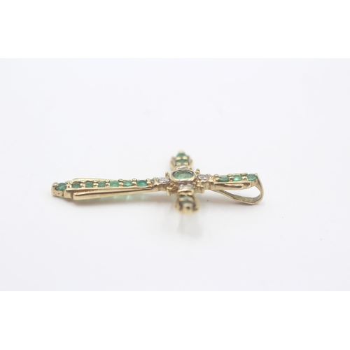 91 - 9ct Gold Diamond & Emerald Cross Pendant (1.3g)