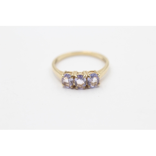 95 - 9ct Gold Tanzanite Three Stone Ring (1.6g) Size N