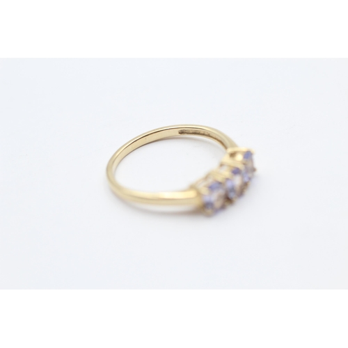 95 - 9ct Gold Tanzanite Three Stone Ring (1.6g) Size N