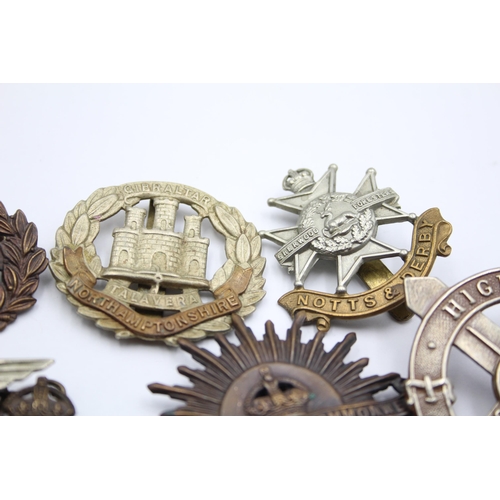 203 - 10 x Military Cap Badges Inc Royal Marines, Highland Regt, RA Spinning Wheel, Et