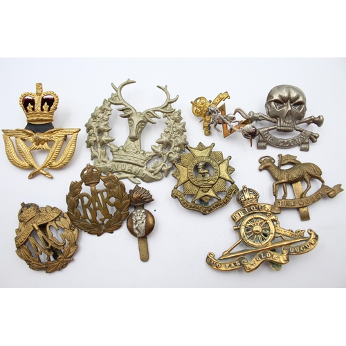 208 - 10 x Military Cap Badges Inc Gordons, RAF, REME Officers, Etc