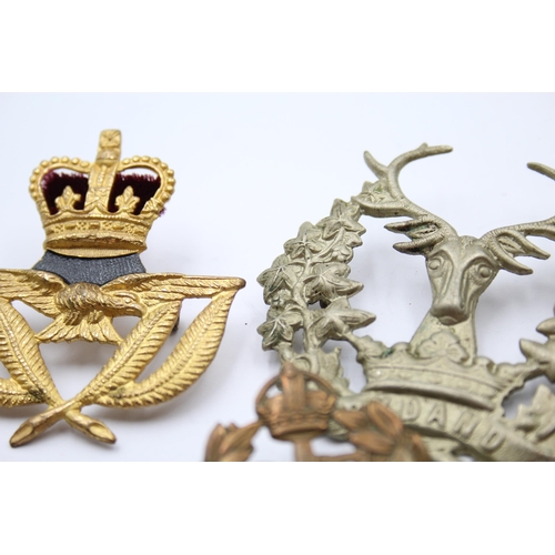 208 - 10 x Military Cap Badges Inc Gordons, RAF, REME Officers, Etc