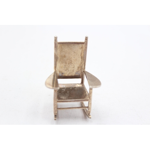 214 - Vintage Stamped .925 STERLING SILVER Novelty Doll's House Rocking Chair (17g)