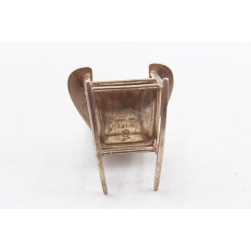 214 - Vintage Stamped .925 STERLING SILVER Novelty Doll's House Rocking Chair (17g)