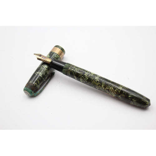 264 - Vintage CONWAY STEWART 60 Green FOUNTAIN PEN w/ 14ct Gold Nib WRITING