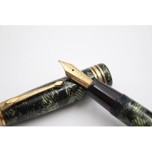 265 - Vintage CONWAY STEWART 58 Green FOUNTAIN PEN w/ 14ct Gold Nib WRITING