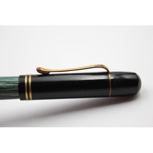 271 - Vintage PELIKAN Gunther Wagner Green & Black FOUNTAIN PEN w/ 14ct Nib WRITING