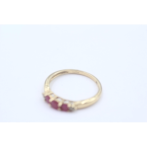 76 - 9ct Gold Vintage Garnet Solitaire Dress Ring (2.6g) size N