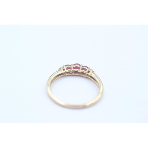 76 - 9ct Gold Vintage Garnet Solitaire Dress Ring (2.6g) size N