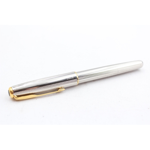 265 - PARKER Sonnet Silver Plated Cased Fountain Pen w/ 18ct Gold Nib  WRITING (26g)