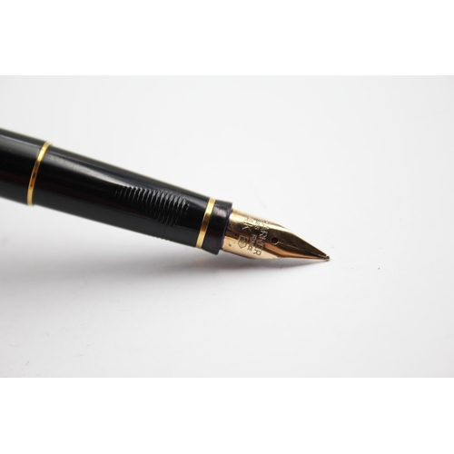 274 - Vintage PARKER 75 Black Lacquer Fountain Pen w/ 14ct Gold Nib WRITING (18g)