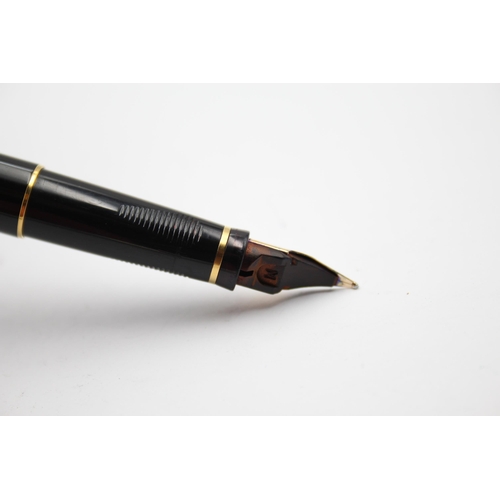 274 - Vintage PARKER 75 Black Lacquer Fountain Pen w/ 14ct Gold Nib WRITING (18g)