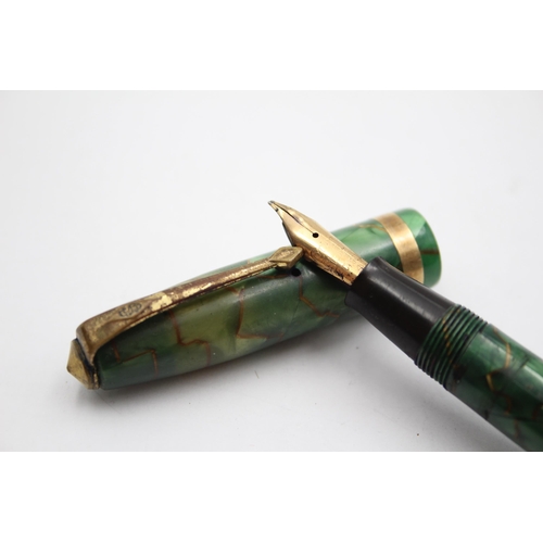 286 - Vintage CONWAY STEWART 84 Green FOUNTAIN PEN w/ 14ct Gold Nib WRITING