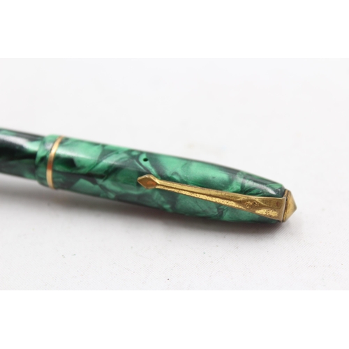 287 - Vintage CONWAY STEWART 85 Green FOUNTAIN PEN w/ 14ct Gold Nib WRITING