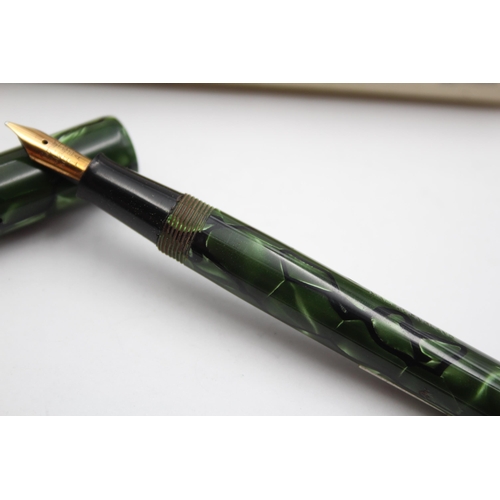 296 - Vintage CONWAY STEWART 15 Green FOUNTAIN PEN w/ 14ct Gold Nib WRITING