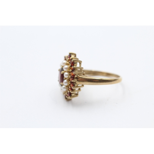 100 - 9ct Gold Garnet & Seed Pearl Oval Cluster Ring (4.2g) Size  P