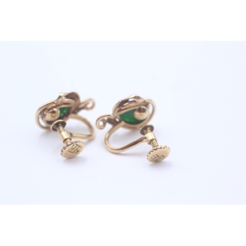 132 - 14ct Gold Jade Floral Screw-Back Earrings (3.6g)