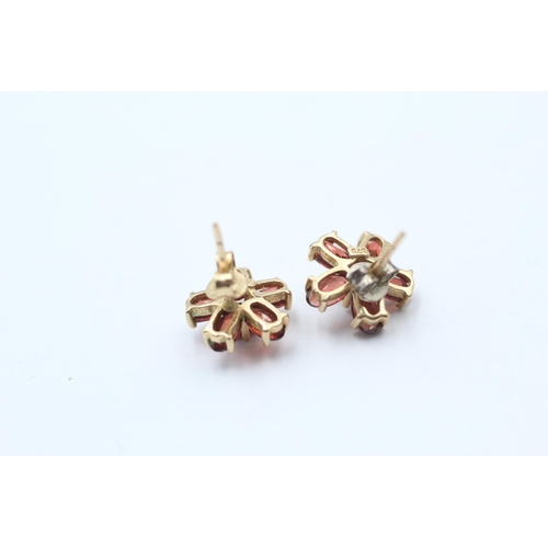 37 - 9ct Gold Garnet Floral Cluster Earrings (2.3g)