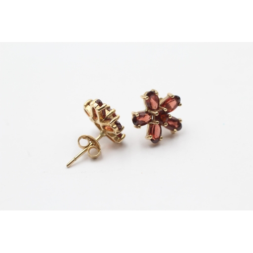 37 - 9ct Gold Garnet Floral Cluster Earrings (2.3g)