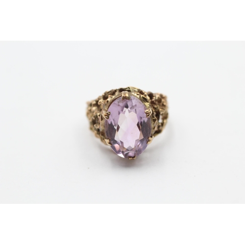 39 - 9ct Gold Mid Century Amethyst Single Stone Ring With Textured Openwork Shank (5.4g) Size  K
