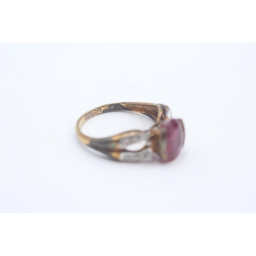 5 - 9ct Gold Glass Field Ruby Single Stone Ring With Diamond Set Split Shank (3g) Size  N