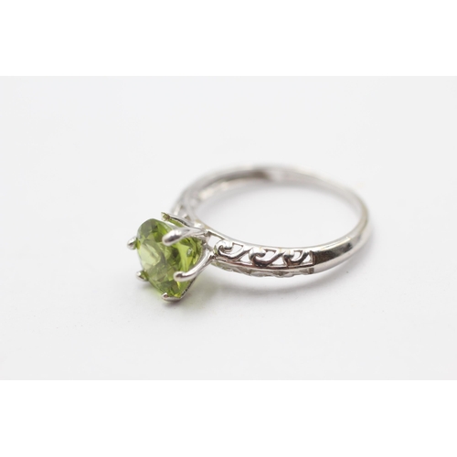 64 - 9ct White Gold Peridot Single Stone Ring (2.3g) Size  N