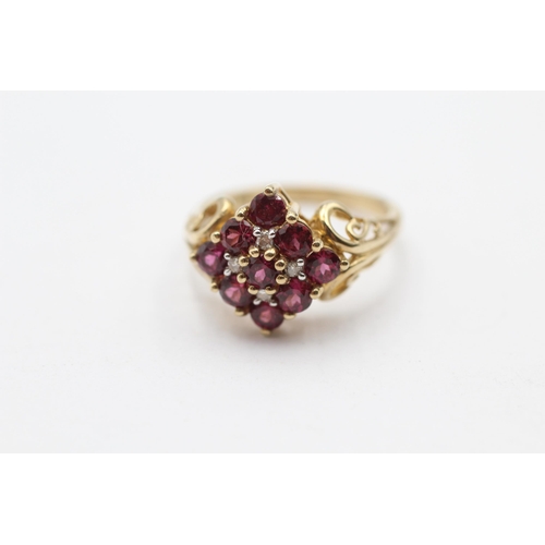 65 - 9ct Gold Diamond & Garnet Cluster Ring (3.2g) Size  M