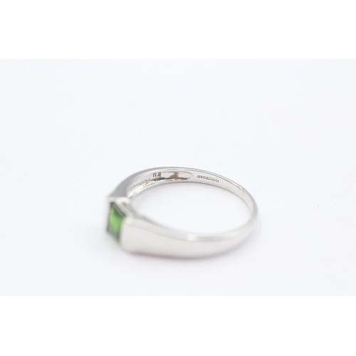 77 - 9ct White Gold Diopside Single Stone Ring (2.4g) Size  R