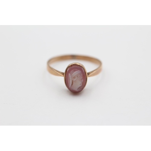 85 - 9ct Gold Agate Cameo Single Stone Ring (1.4g) Size  N