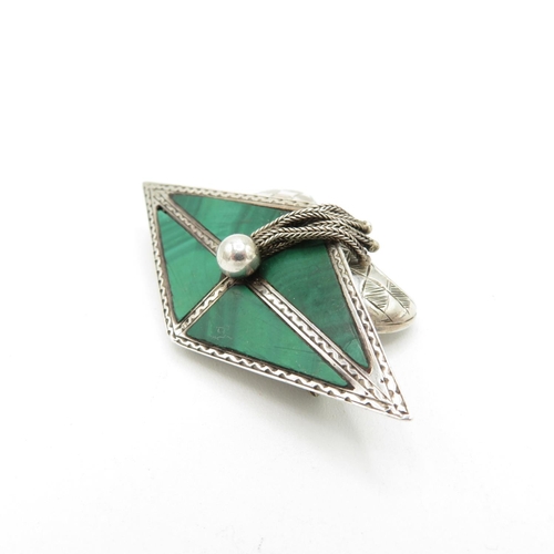 153 - A Victorian Silver Scottish Revival Malachite Brooch (15g)