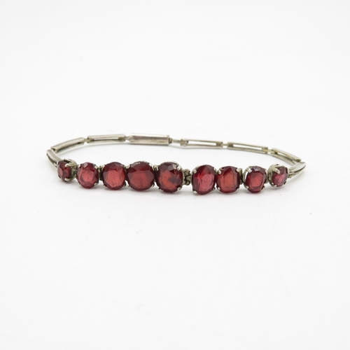 163 - An Antique Silver Garnet Panel Bracelet (10g)