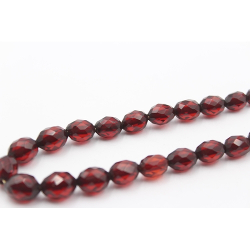 177 - A Single Strand Faceted Prystal Cherry Bakelite Necklace (23g)
