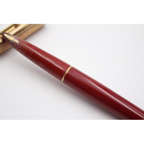 328 - Vintage PARKER 61 Red FOUNTAIN PEN w/ Rolled Gold Cap WRITING