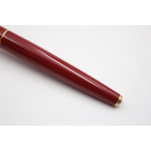 328 - Vintage PARKER 61 Red FOUNTAIN PEN w/ Rolled Gold Cap WRITING