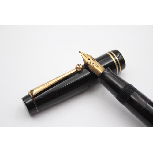 338 - Vintage PARKER Victory Black FOUNTAIN PEN w/ 14ct Gold Nib WRITING