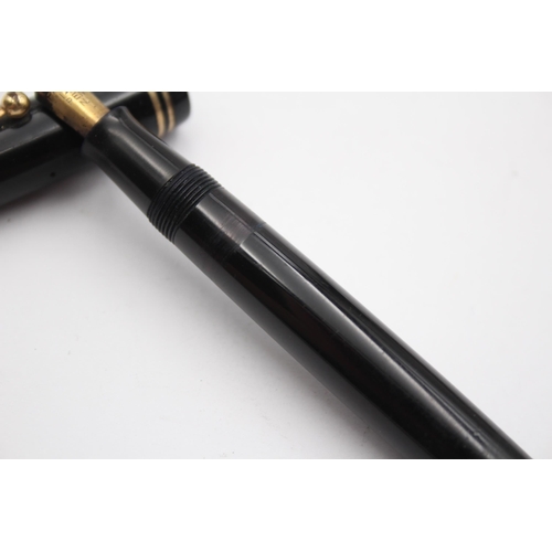 338 - Vintage PARKER Victory Black FOUNTAIN PEN w/ 14ct Gold Nib WRITING