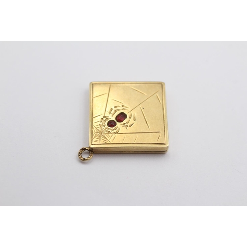 111 - 15ct Gold Antique Red Paste Square Locket Pendant With Spider Web Motif (3.7g)