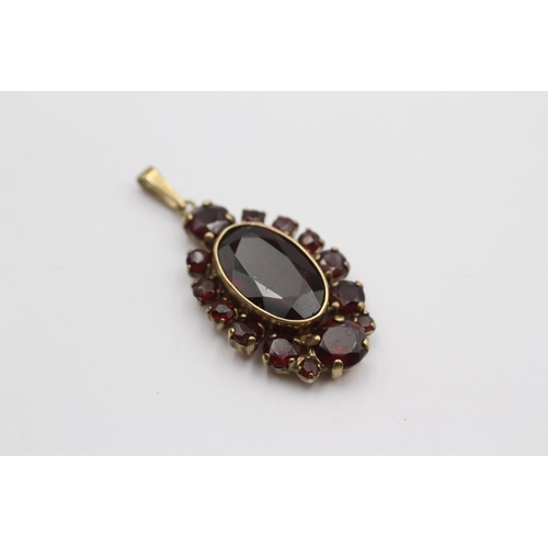 114 - 9ct Gold Garnet Cluster Pendant (4.5g)