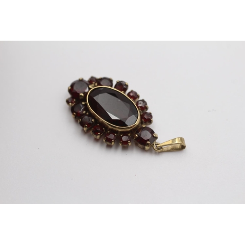 114 - 9ct Gold Garnet Cluster Pendant (4.5g)