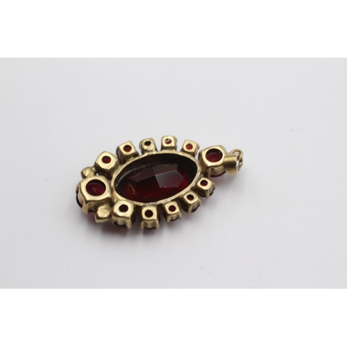 114 - 9ct Gold Garnet Cluster Pendant (4.5g)