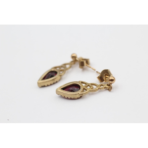12 - 2 X 9ct Gold Garnet Set Drop Earrings (2g)