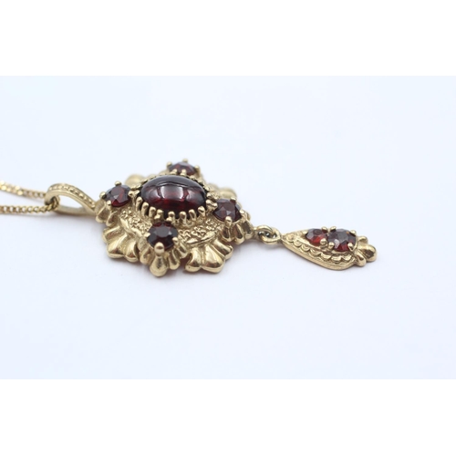 146 - 9ct Gold Garnet Ornate Pendant Necklace (5.8g)