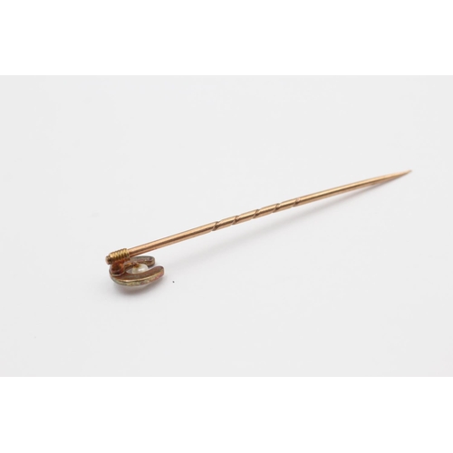 164 - 15ct Gold Victorian Split Pearl Set Lucky Horseshoe Stick Pin (1g)