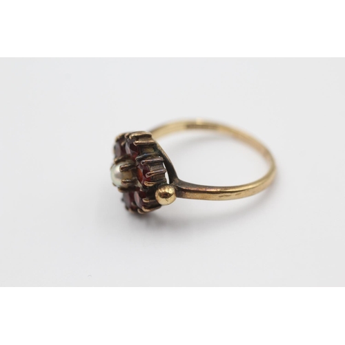 39 - 9ct Gold Garnet & Seed Pearl Cluster Ring (3.3g) Size  O