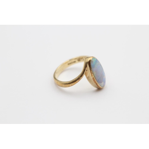 44 - 9ct Gold White Opal Single Stone Ring (3.6g) Size  M