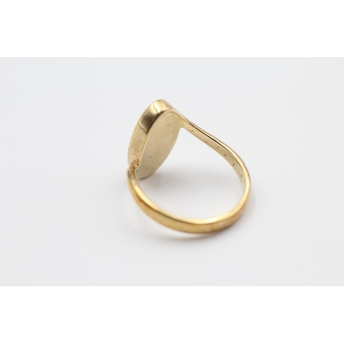 44 - 9ct Gold White Opal Single Stone Ring (3.6g) Size  M
