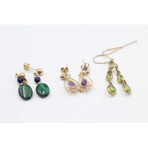 64 - 3 X 9ct Gold Malachite, Lapis. Amethyst And Peridot Set Drop Earrings (4.3g)