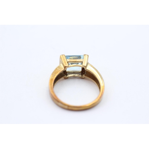 7 - 9ct Gold Blue Topaz Single Stone Ring With Diamond Sides (3.8g) Size  O 1/2