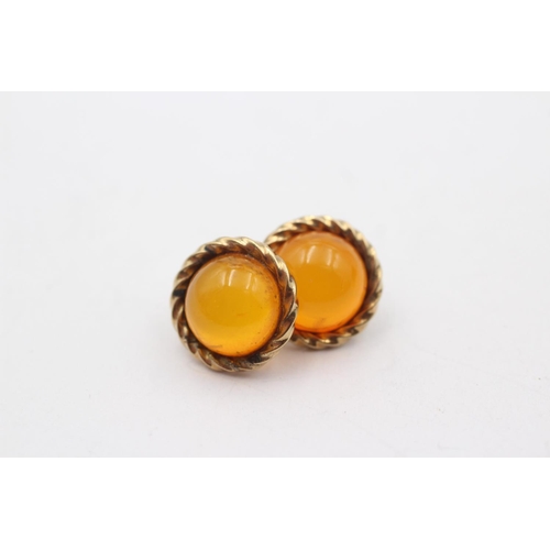 79 - 2 X 9ct Gold Paired Gemstone Earrings Inc. Amber & Jade (4g)