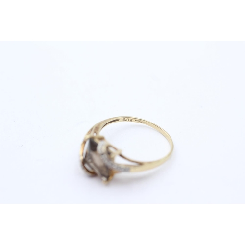 8 - 9ct Gold Diamond & Smoky Quartz Dress Ring (2.2g) Size  P 1/2